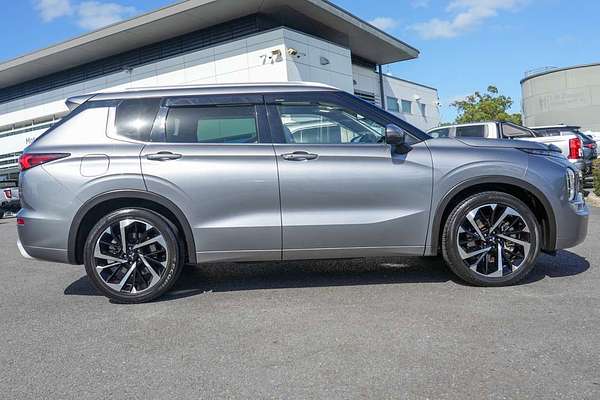 2022 Mitsubishi Outlander Exceed ZM thumb-3