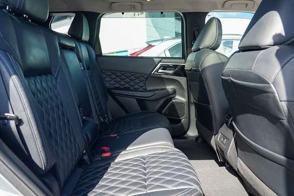 2022 Mitsubishi Outlander Exceed ZM thumb-8