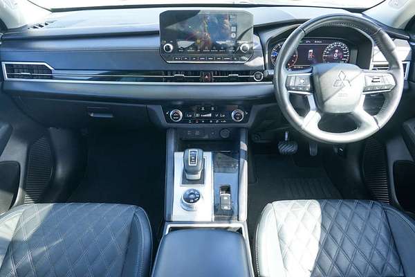 2022 Mitsubishi Outlander Exceed ZM thumb-16