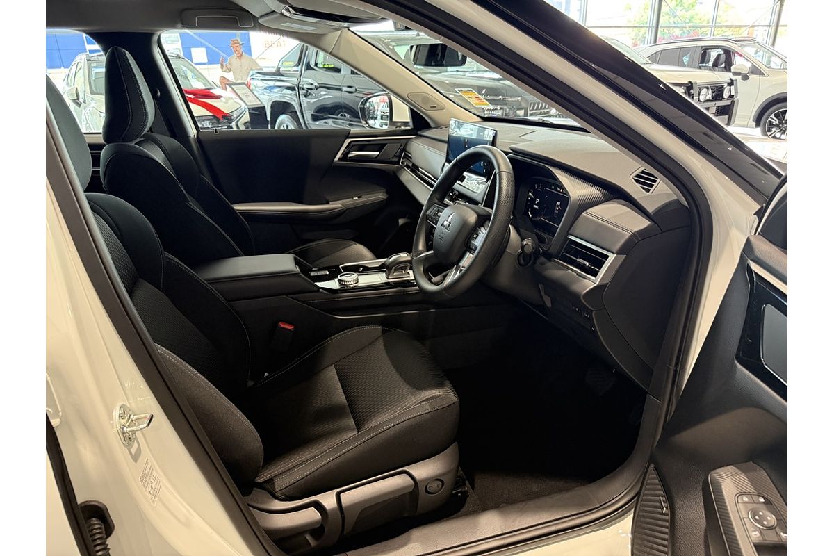 2025 Mitsubishi ZM Outlander ES 2.5L CVT 2WD 5ST