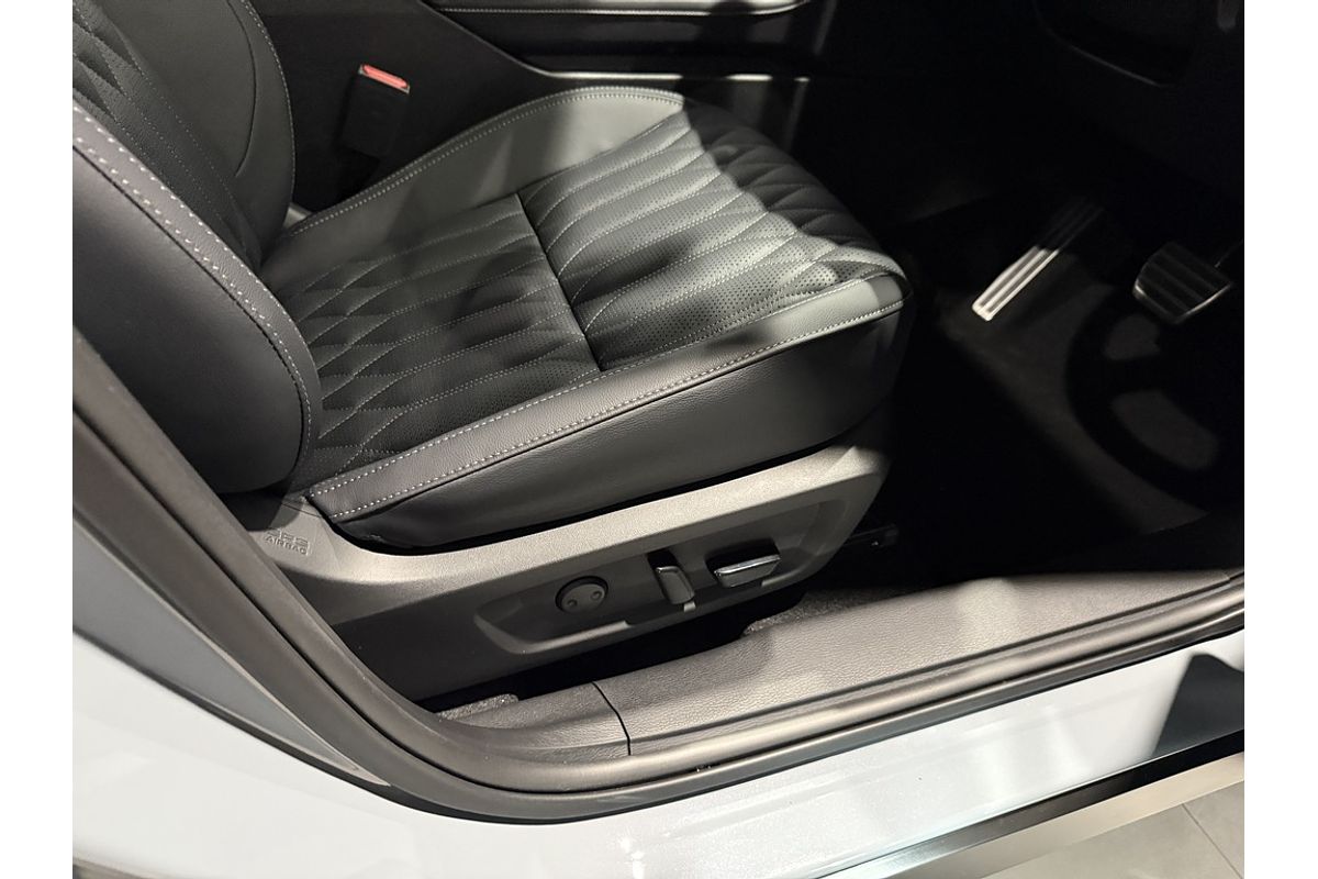 2025 Mitsubishi ZM Outlander EXCEED 2.5L CVT AWD 5ST