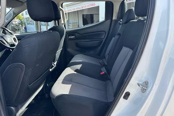 2020 Mitsubishi Triton GLX+ MR 4X4 thumb-9