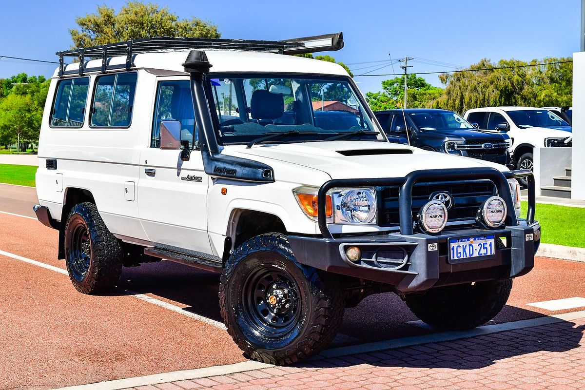 2015 Toyota Landcruiser Workmate Troopcarrier VDJ78R