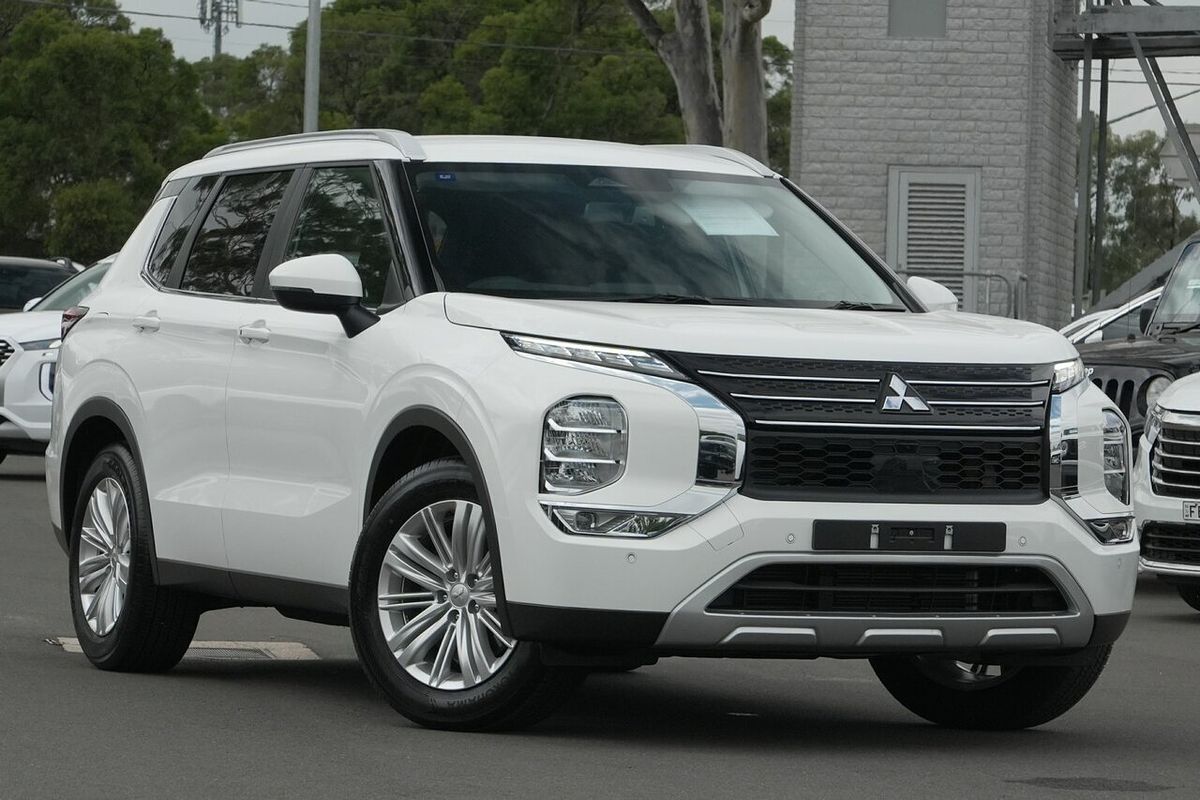 2024 Mitsubishi Outlander LS ZM