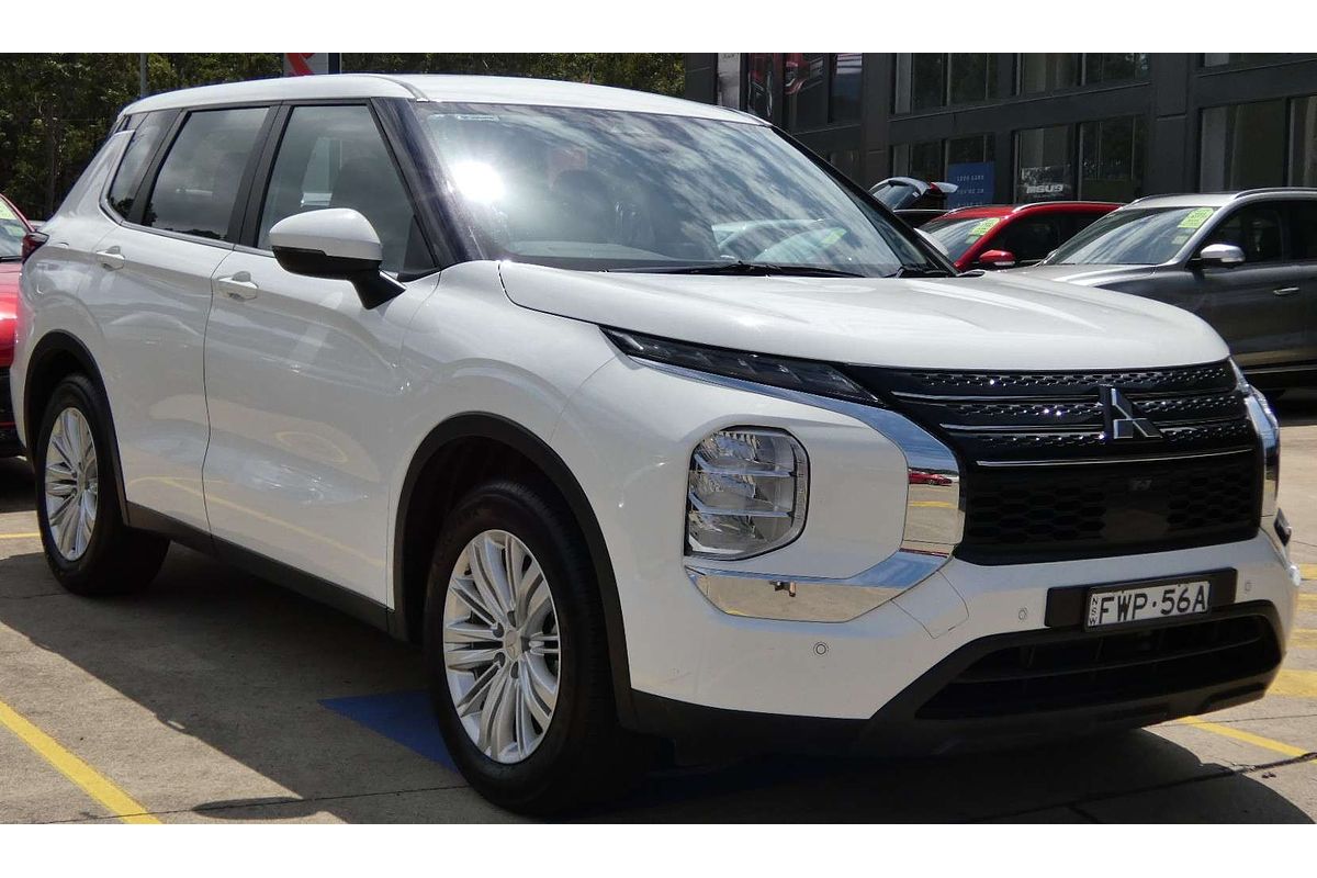 2024 Mitsubishi Outlander ES ZM