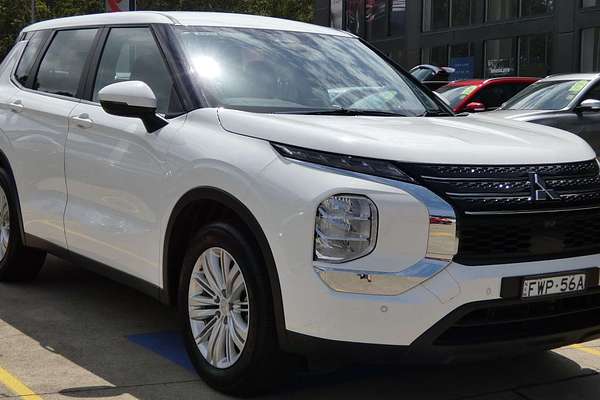 2024 Mitsubishi Outlander ES ZM