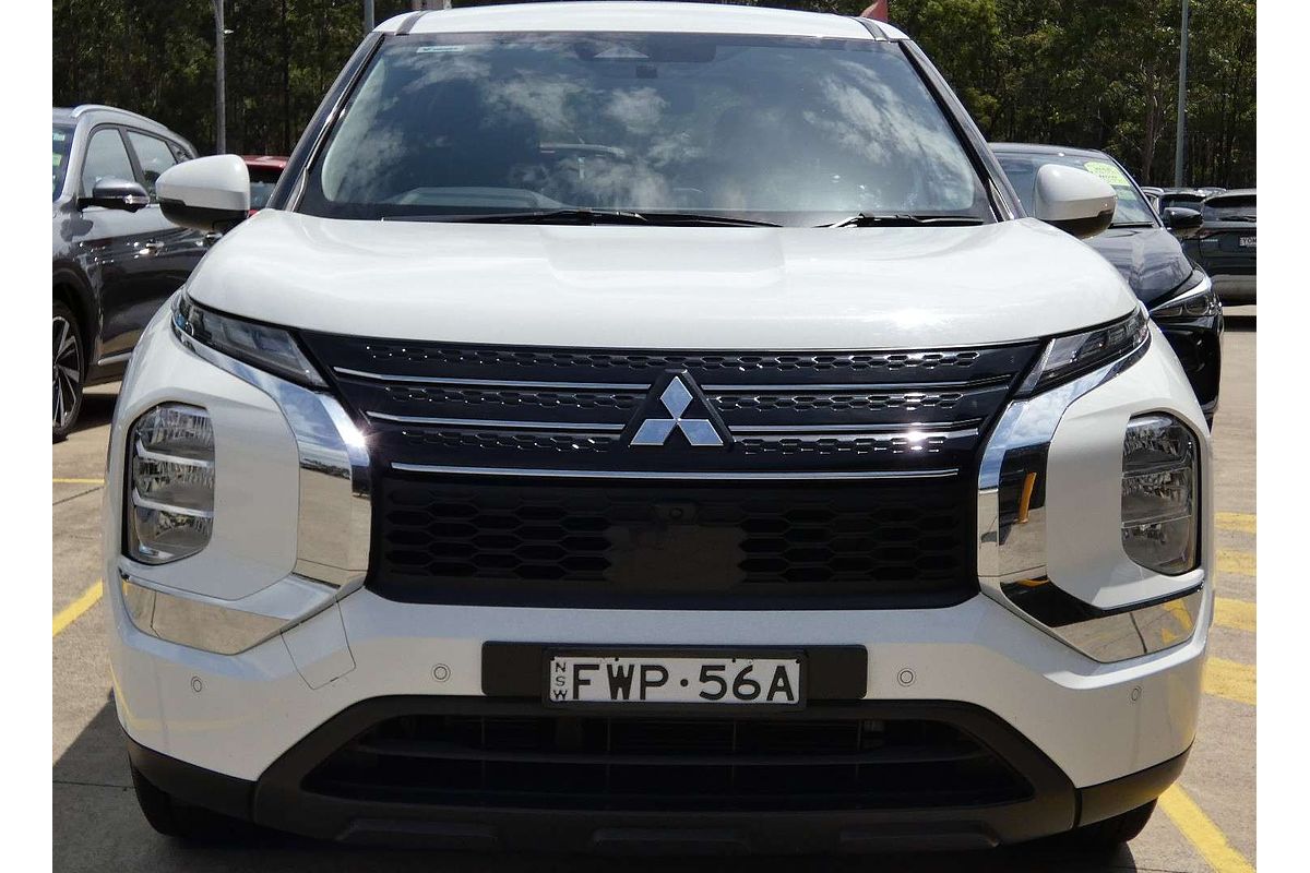 2024 Mitsubishi Outlander ES ZM