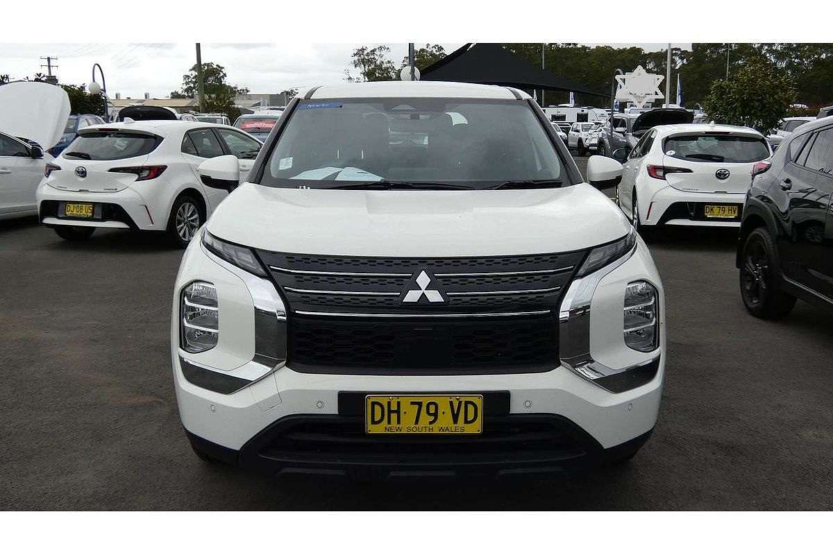 2023 Mitsubishi Outlander ES ZM