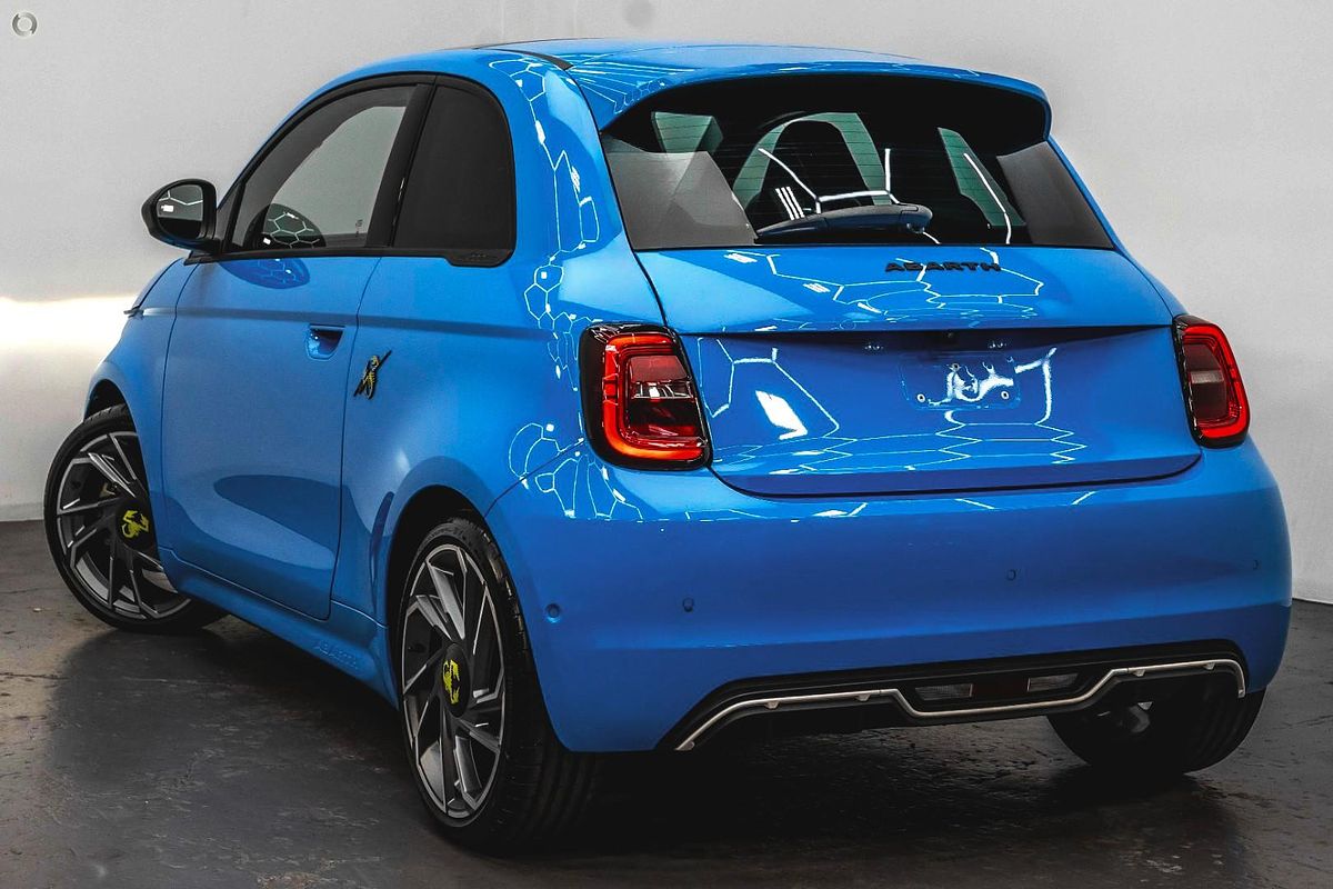 2023 Abarth 500e Scorpionissima
