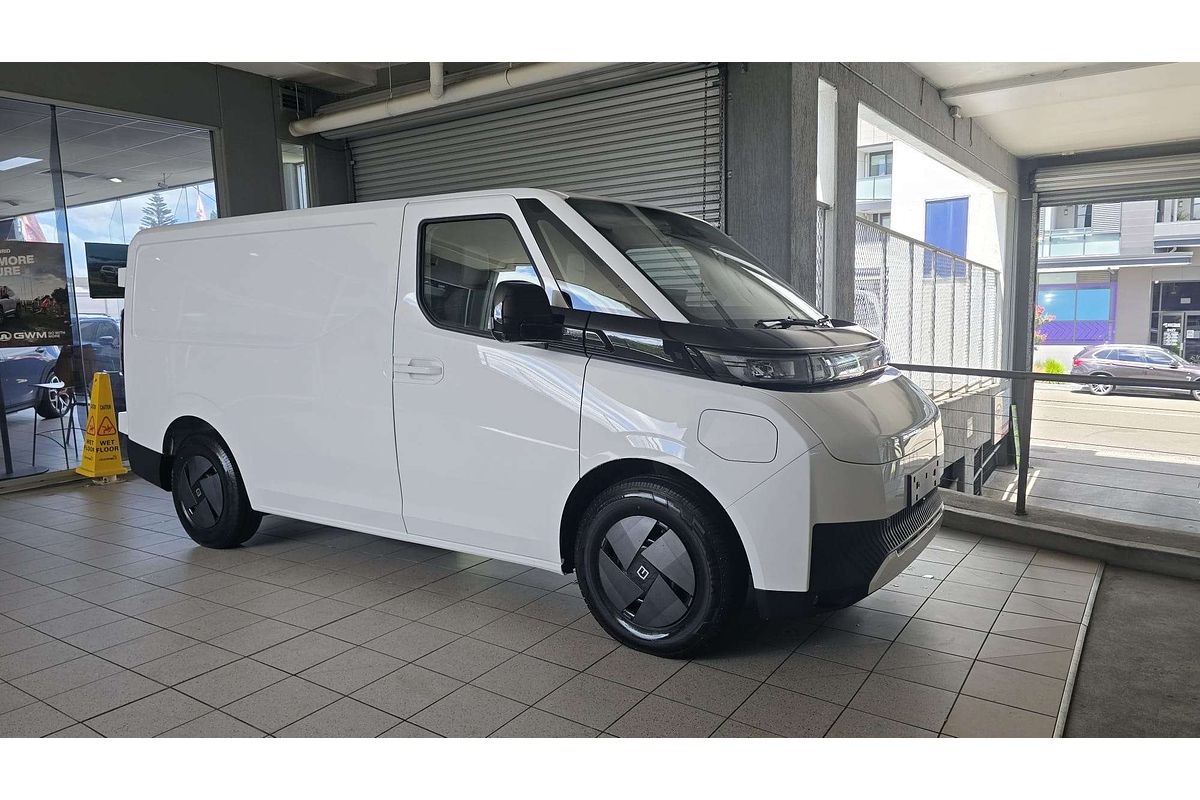 Super Van 5m, SWB, FWD, 83kWh, H1980