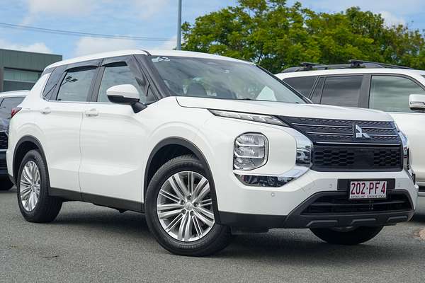 2023 Mitsubishi Outlander ES ZM