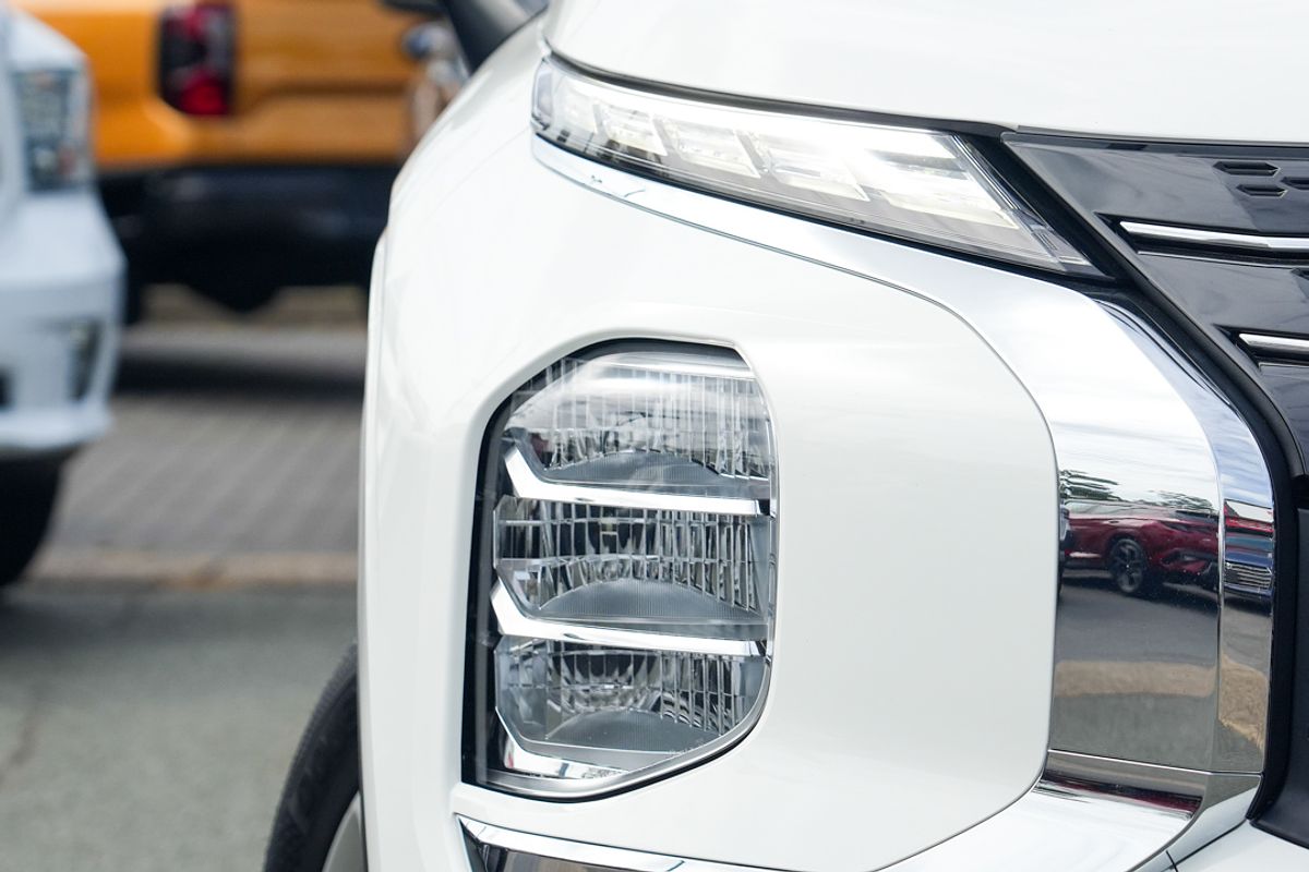 2023 Mitsubishi Outlander ES ZM