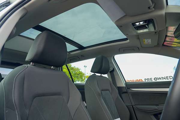 2022 Volkswagen Golf 110TSI Life 8 thumb-10