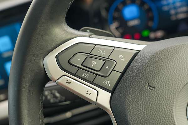 2022 Volkswagen Golf 110TSI Life 8 thumb-14