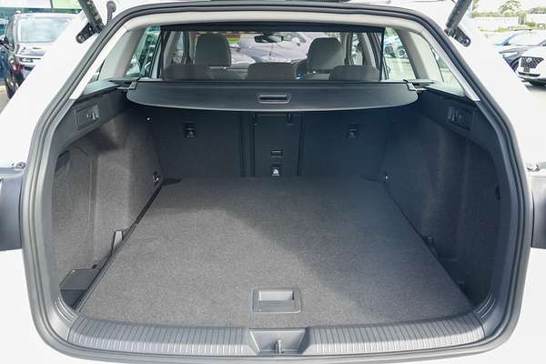 2022 Volkswagen Golf 110TSI Life 8 thumb-18