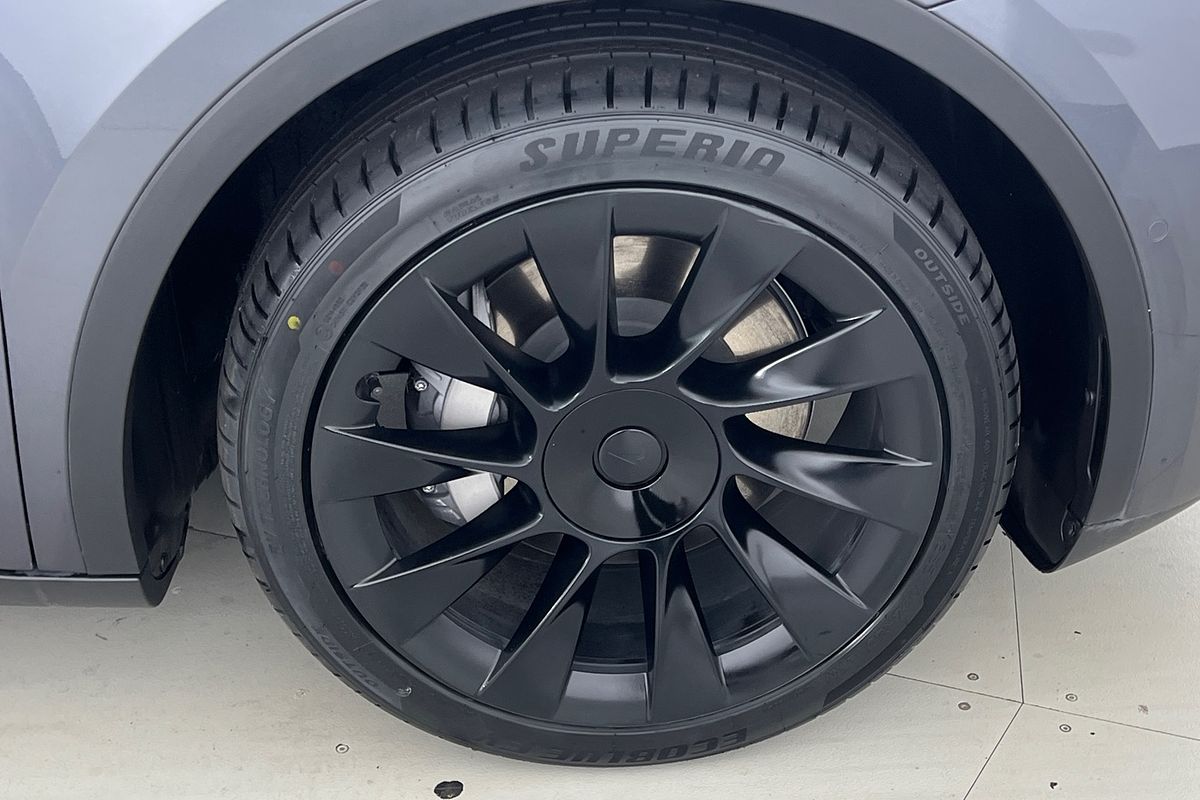 2022 Tesla Model Y Rear-Wheel Drive