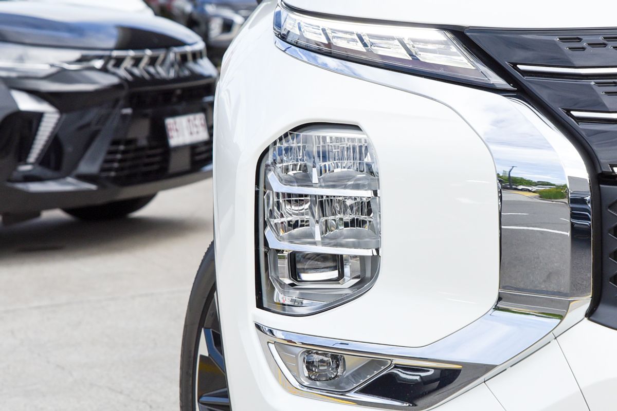 2024 Mitsubishi Outlander PHEV Exceed ZM