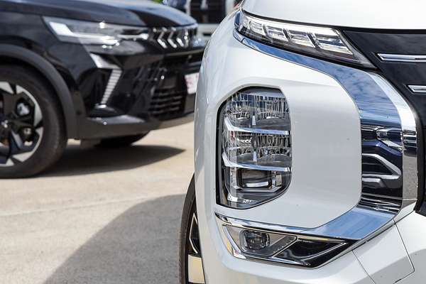 2025 Mitsubishi Outlander Aspire ZM thumb-1