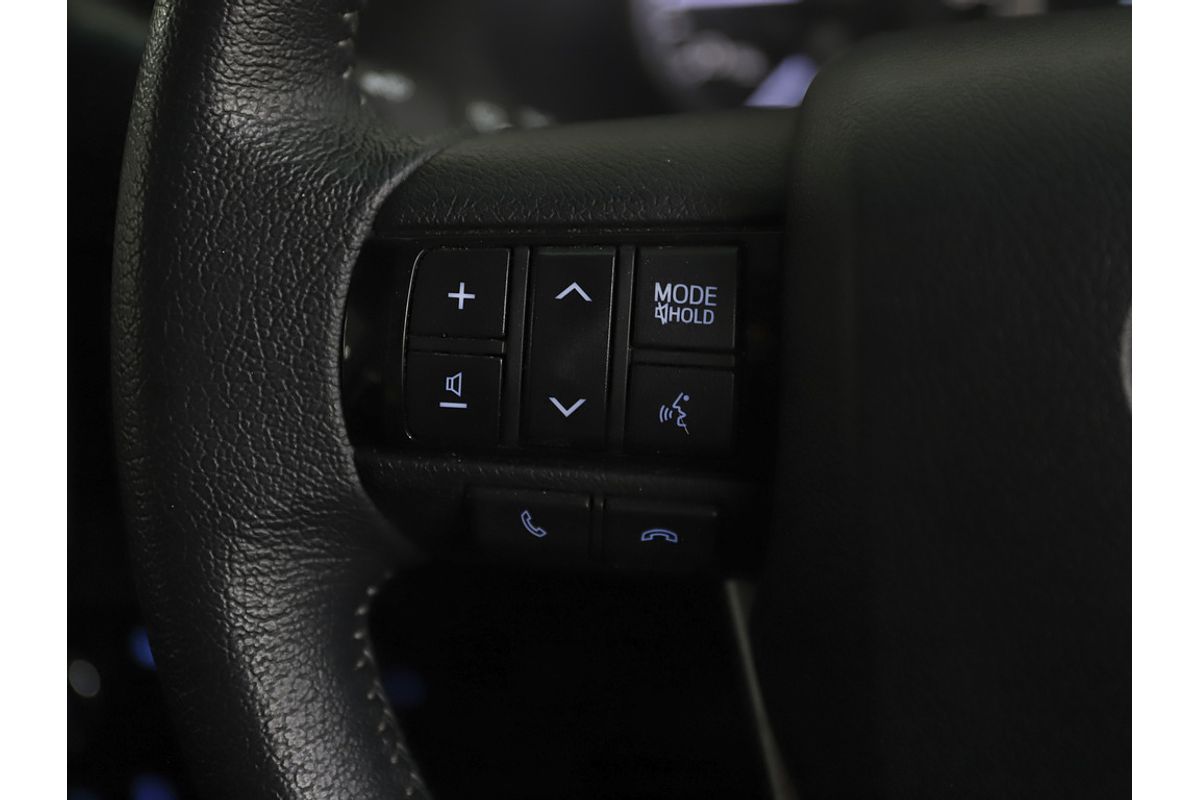 Hilux 4x4 SR5 2.8L T Diesel Automatic Double Cab 2L70350 001