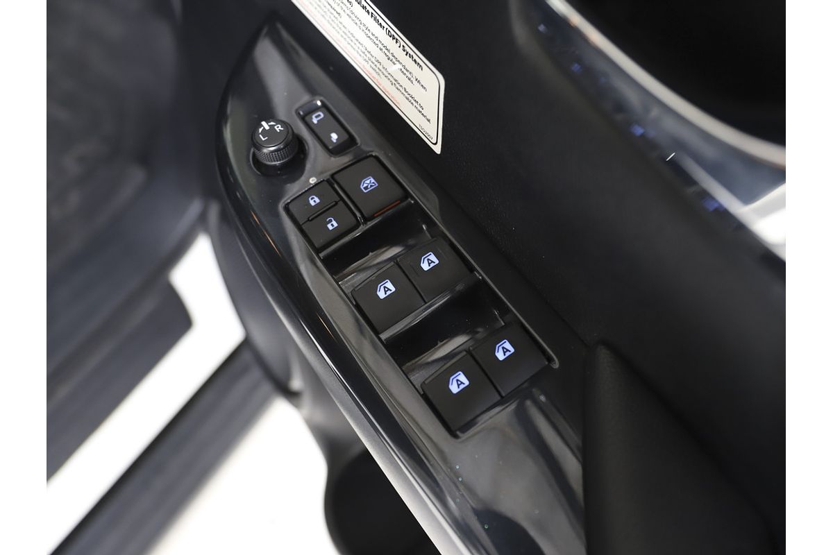 Hilux 4x4 SR5 2.8L T Diesel Automatic Double Cab 2L70350 001