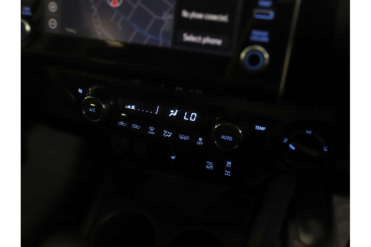 Hilux 4x4 SR5 2.8L T Diesel Automatic Double Cab 2L70350 001