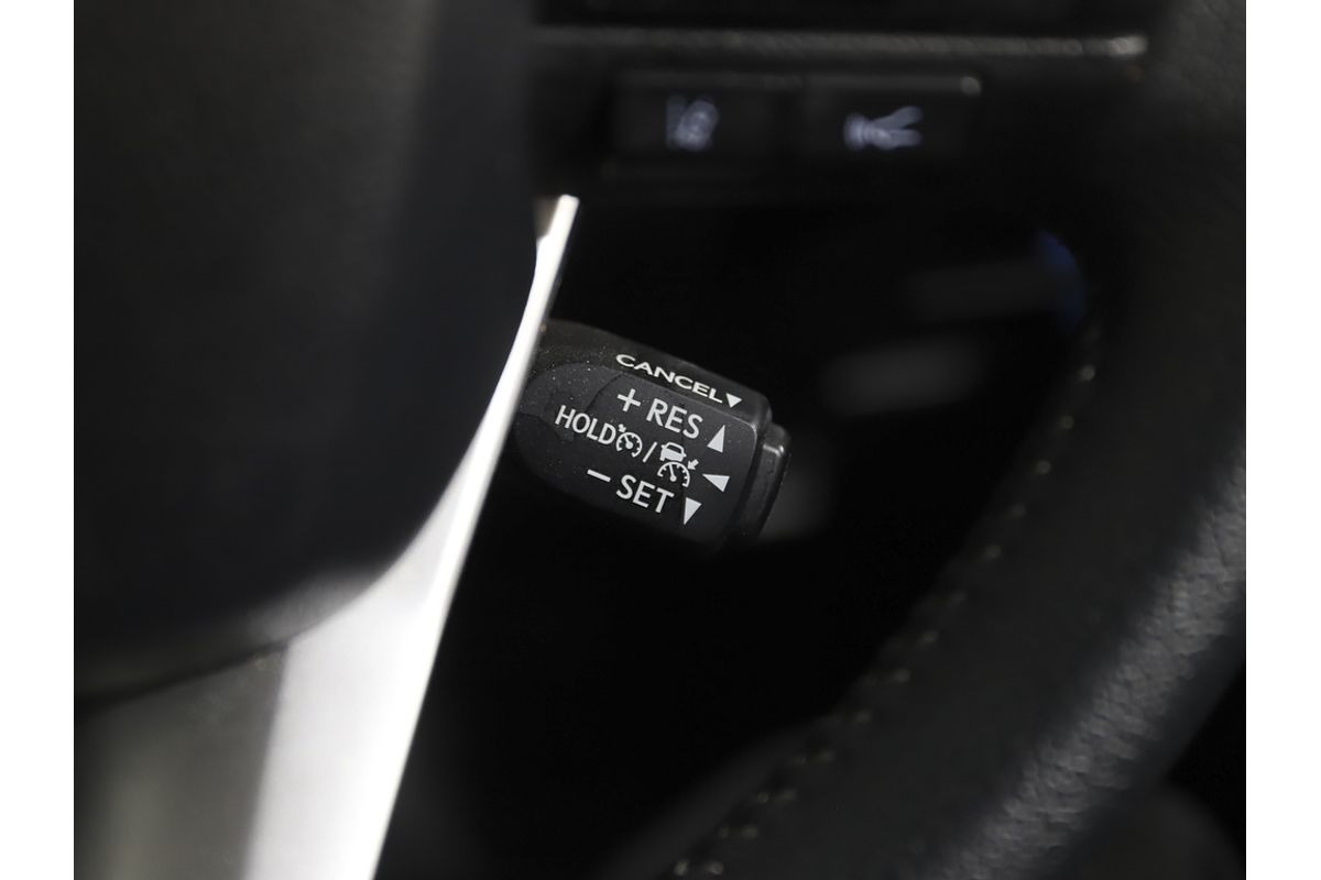 Hilux 4x4 SR5 2.8L T Diesel Automatic Double Cab 2L70350 001