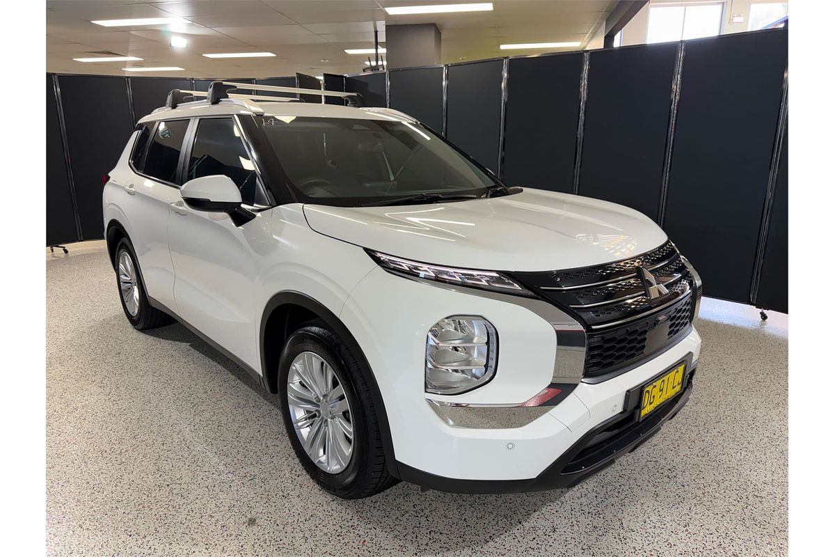 2022 Mitsubishi Outlander ES ZM