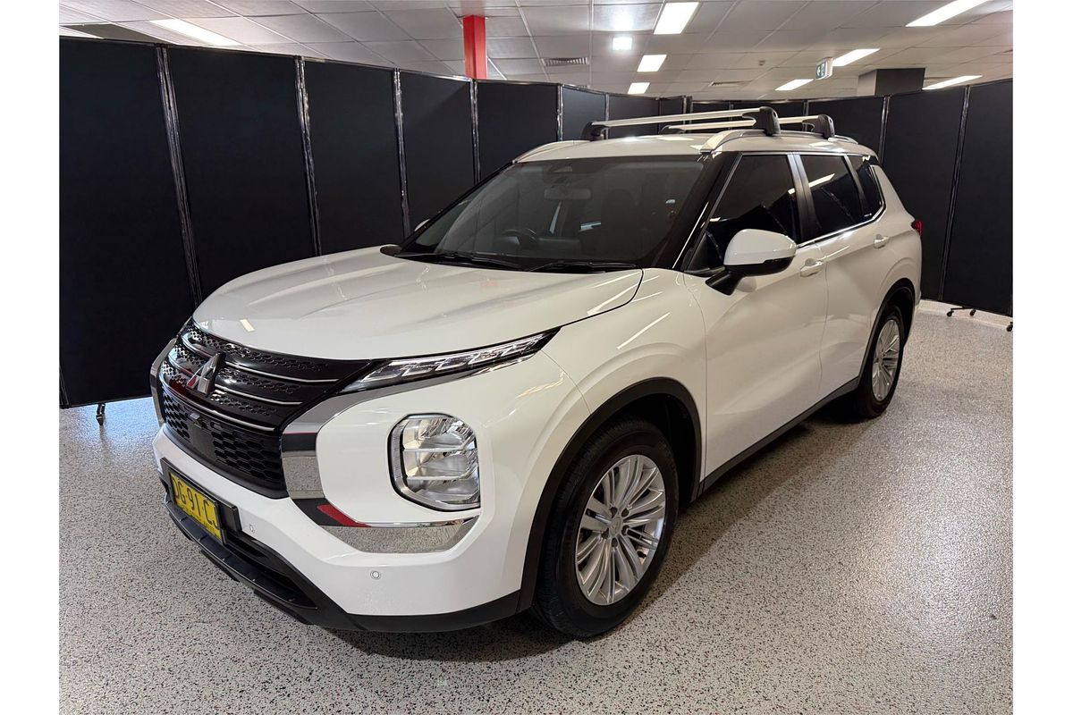 2022 Mitsubishi Outlander ES ZM