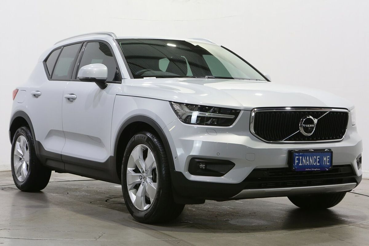 2021 Volvo XC40 T4 Momentum