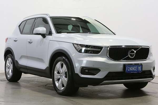 2021 Volvo XC40 T4 Momentum