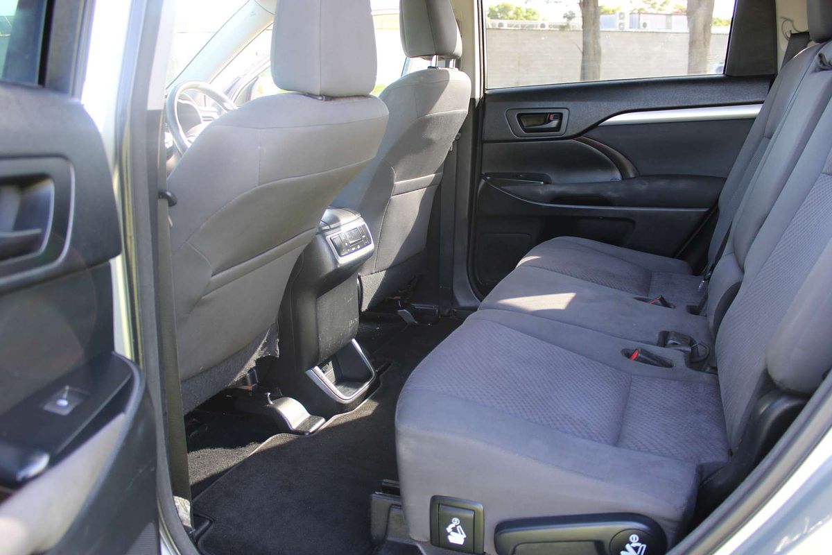 Kluger 4x2 GX 3.5L Petrol Automatic Wagon 9T87100 001