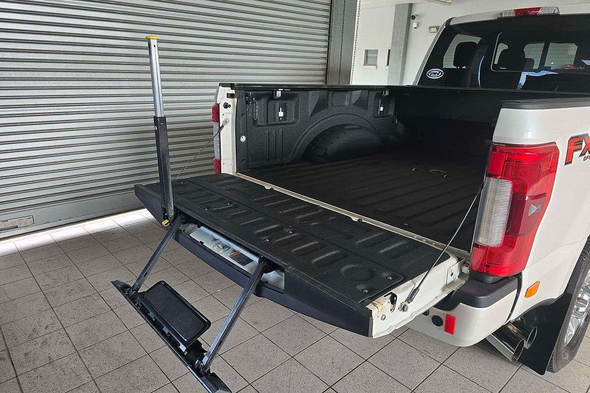 FORD F-350 PLATINUM Dual Cab AUTO 6SP 4x4 6.7L V8 TD