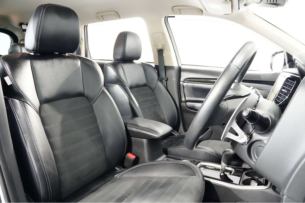 2020 Mitsubishi Outlander LS ZL