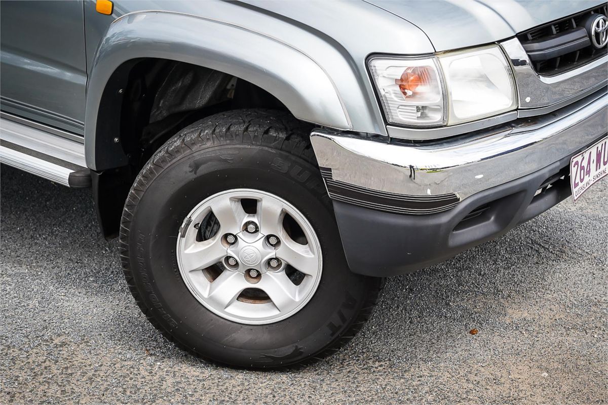 2003 Toyota Hilux SR5 VZN167R 4X4