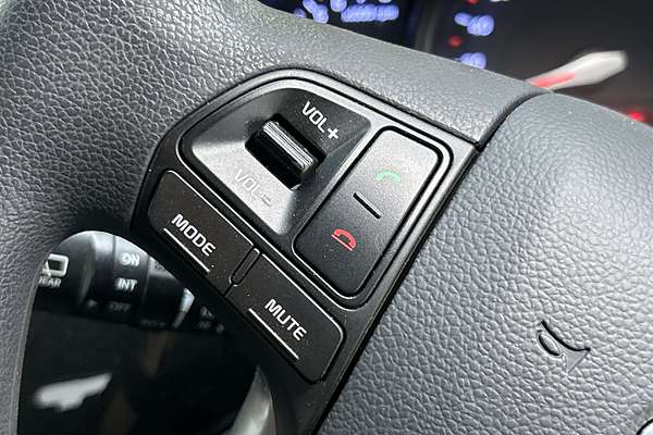 2016 Kia Rio S UB thumb-15