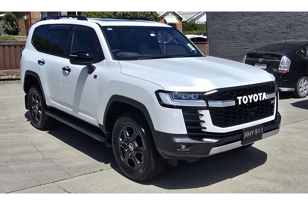 2025 Toyota Landcruiser GR Sport FJA300R