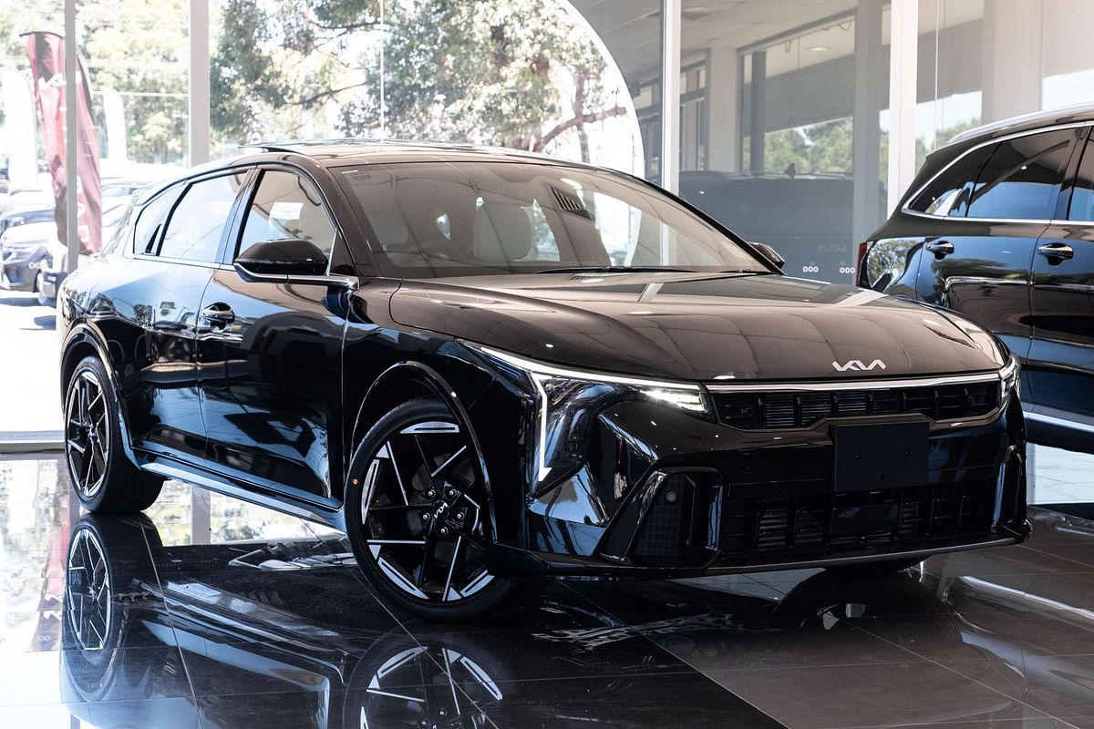 2025 Kia K4 GT-Line CL4m