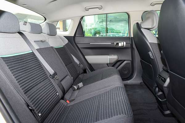 2025 Kia EV4 Air Standard Range CT thumb-8