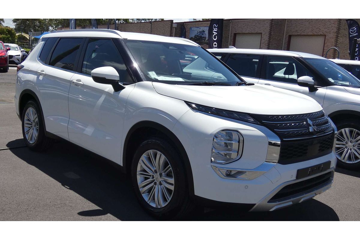 2023 Mitsubishi Outlander LS ZM