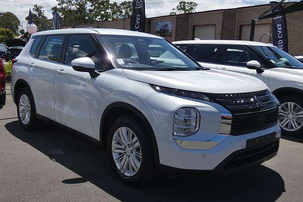 2024 Mitsubishi Outlander ES ZM