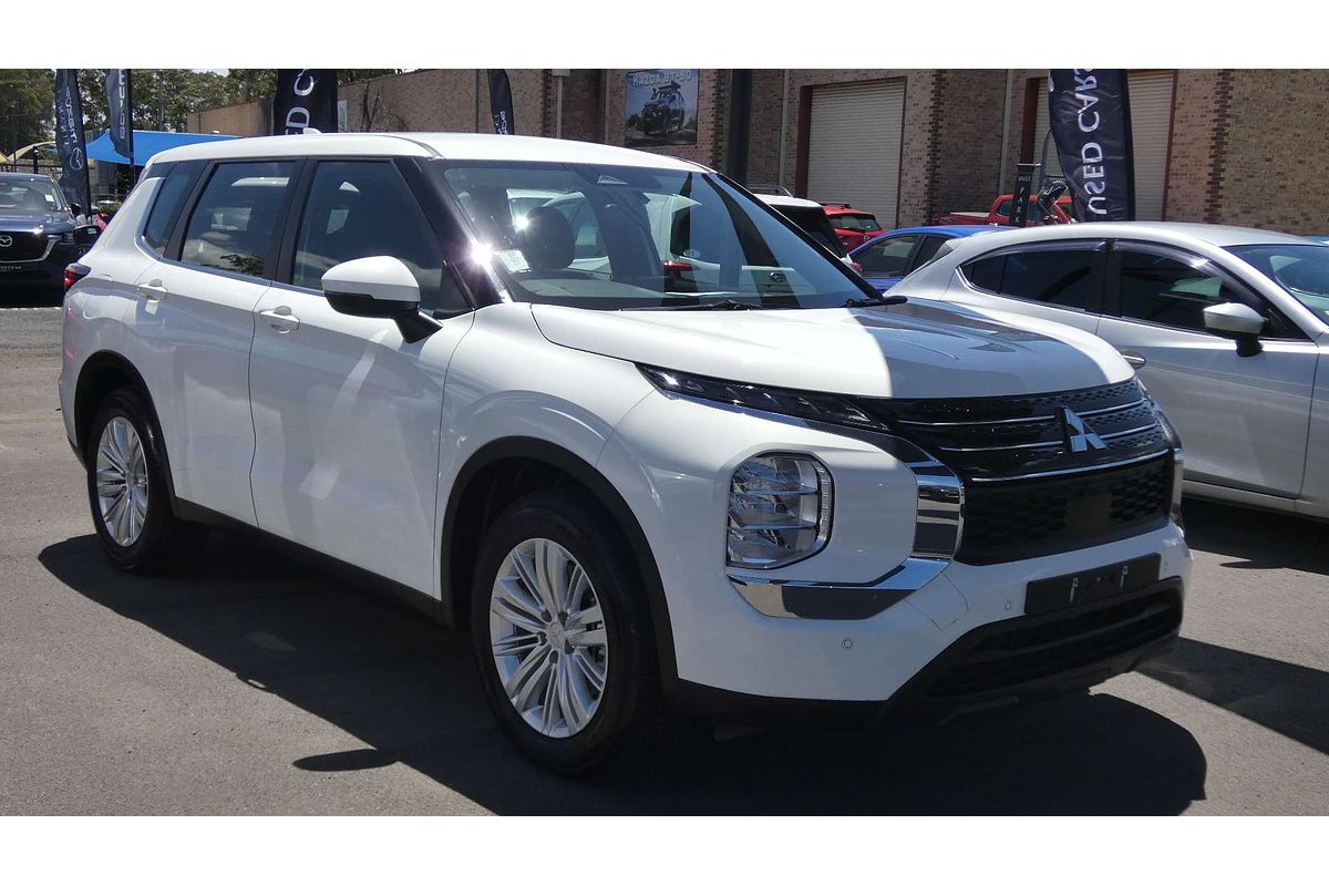 2023 Mitsubishi Outlander ES ZM