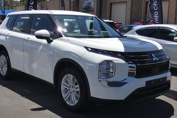 2023 Mitsubishi Outlander ES ZM