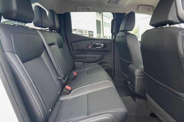 2025 Mitsubishi Triton GLS MV 4X4 thumb-8