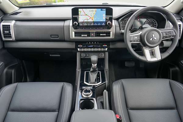 2025 Mitsubishi Triton GLS MV 4X4 thumb-16