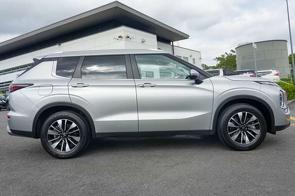 2025 Mitsubishi Outlander LS ZM thumb-3