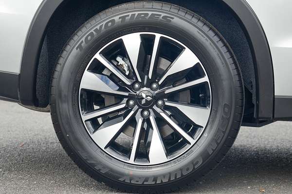 2025 Mitsubishi Outlander LS ZM thumb-4