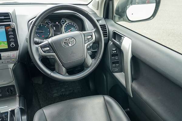 2021 Toyota Landcruiser GXL VDJ200R thumb-12