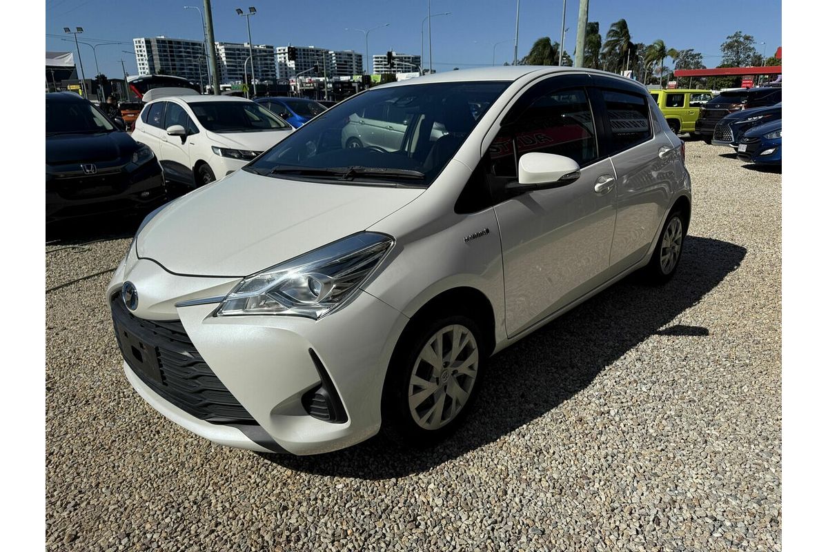 2017 Toyota VITZ F (HYBRID) NHP130