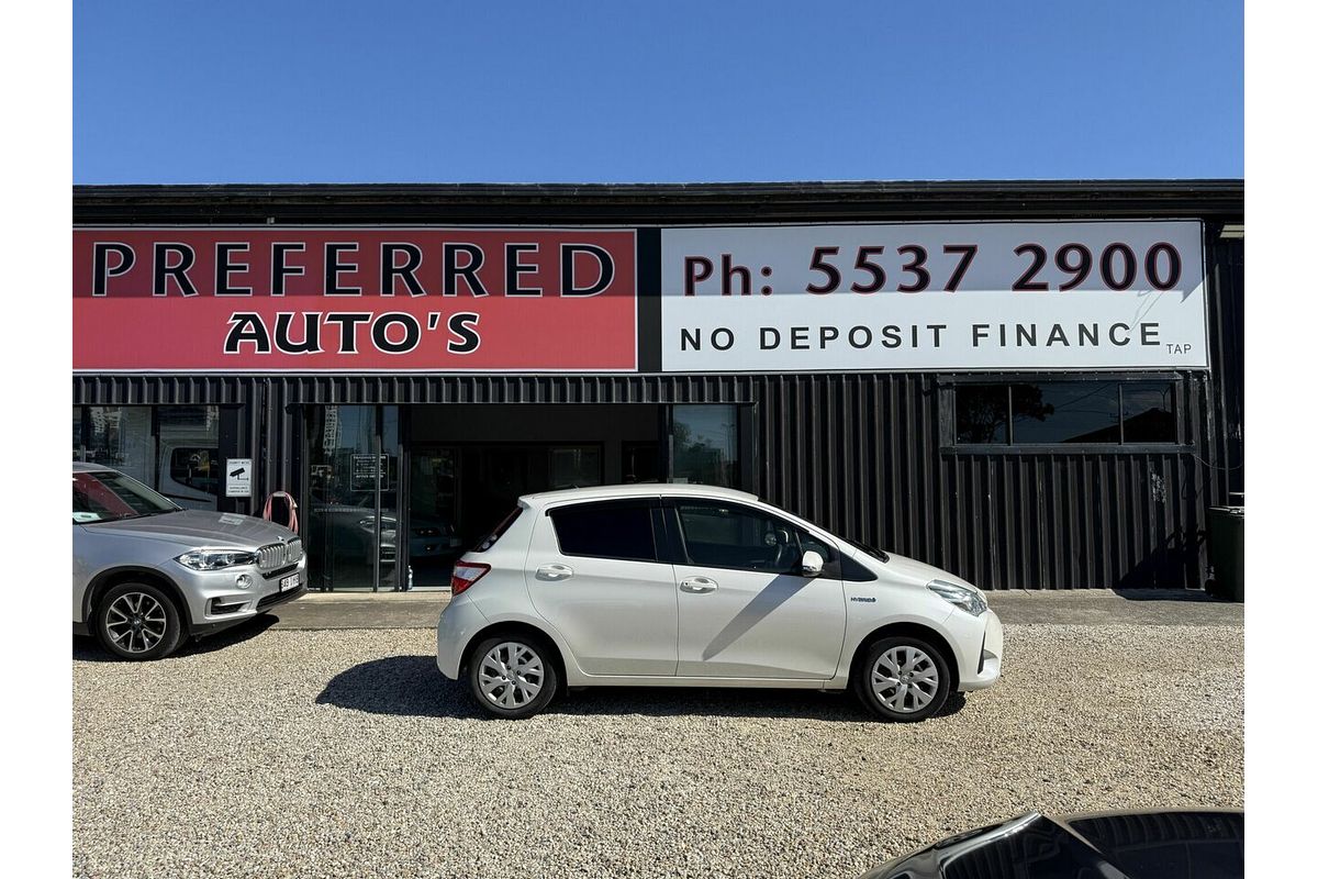 2017 Toyota VITZ F (HYBRID) NHP130