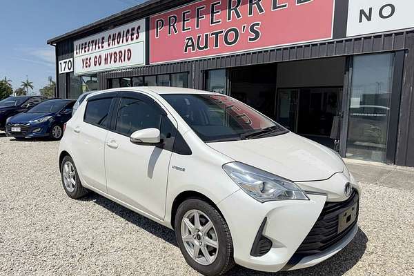 2017 Toyota VITZ F (HYBRID) NHP130